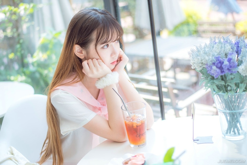 “陈到小儿，东莱太史慈在此！还不快快投降！”江岸之上，一员大将顶盔贯甲，冷笑着看向陈到：“看看这是何人！”